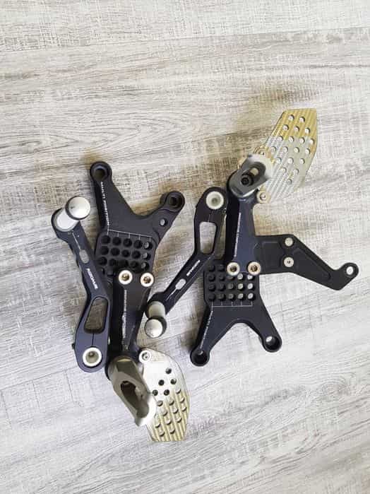 Scarita reglabile Rizoma Yamaha r6 2004 2008