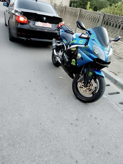 Vând sau schimb cu auto Kawasaki ninja zx9r
