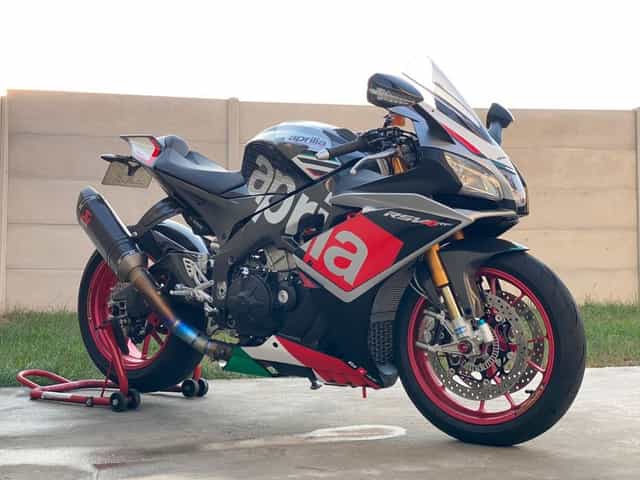Aprilia RSV4 Factory RF APRC