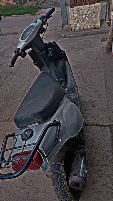 Vând scuter 125 4t,11cp(defect electromotorul)