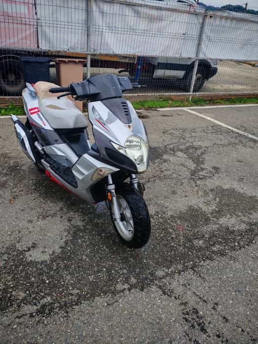 Vând scuter.  125