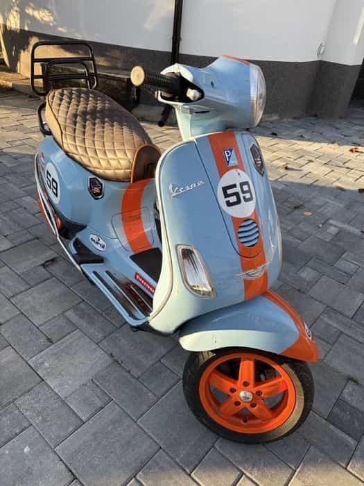 Scuter Vespa Gulf Edition