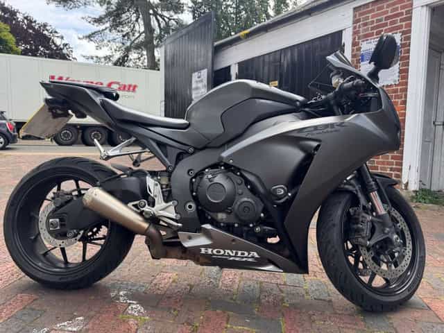 Vand Urgent Honda CBR 1000 RR R Fireblade