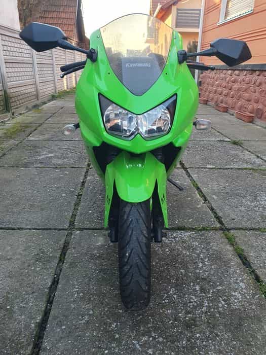 Vând Kawasaki ninja 250r