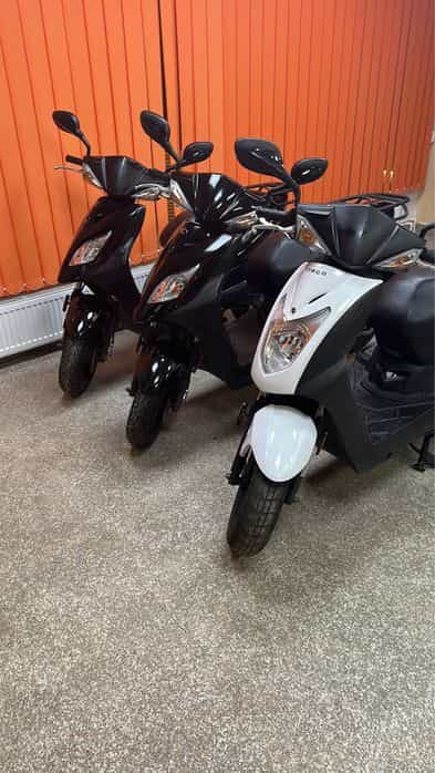 Vand scutere urgent ! Mai multe detalii la telefon !