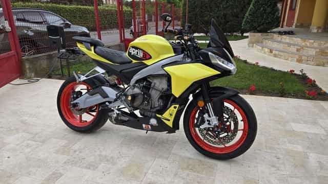 Aprilia Tuono 660
