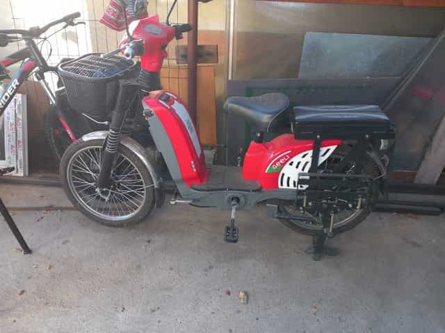 Vand scuter electric