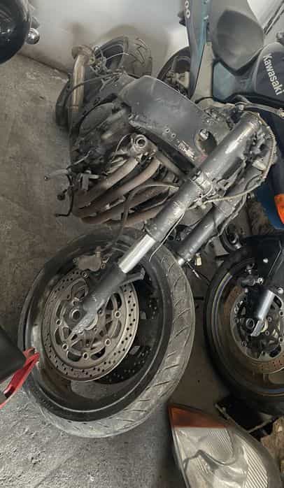 Dezmembreaza Kawasaki ZX 750 J