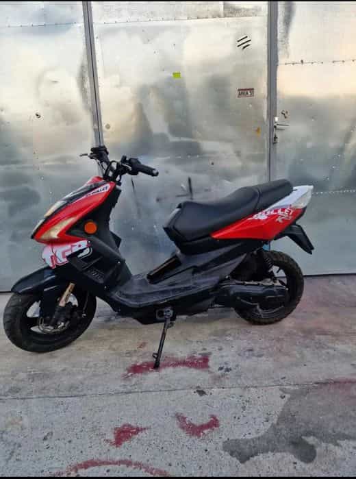 Vând scuter tgb de 80