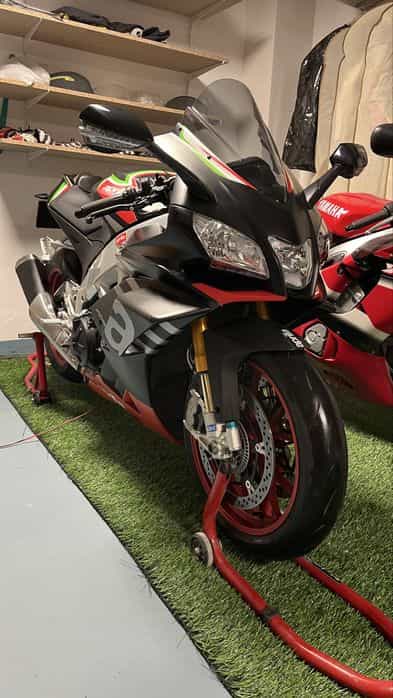 APRILIA RSV-4 FACTORY model deosebit