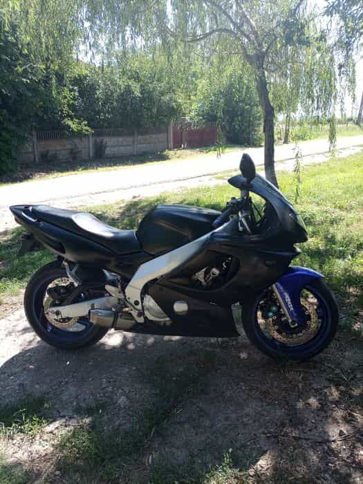 Vând sau achimb Yamaha yzf 600r thundercat