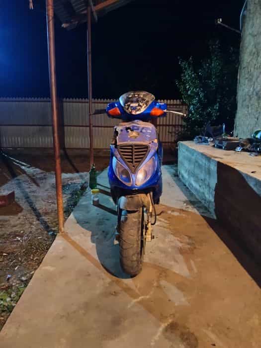 Vând scutere Piaggio 80 cc pe apa  scuterul pornești nu ofer transport