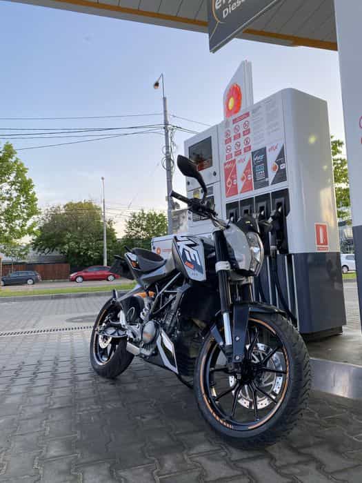 Motocicleta ktm Duke 200