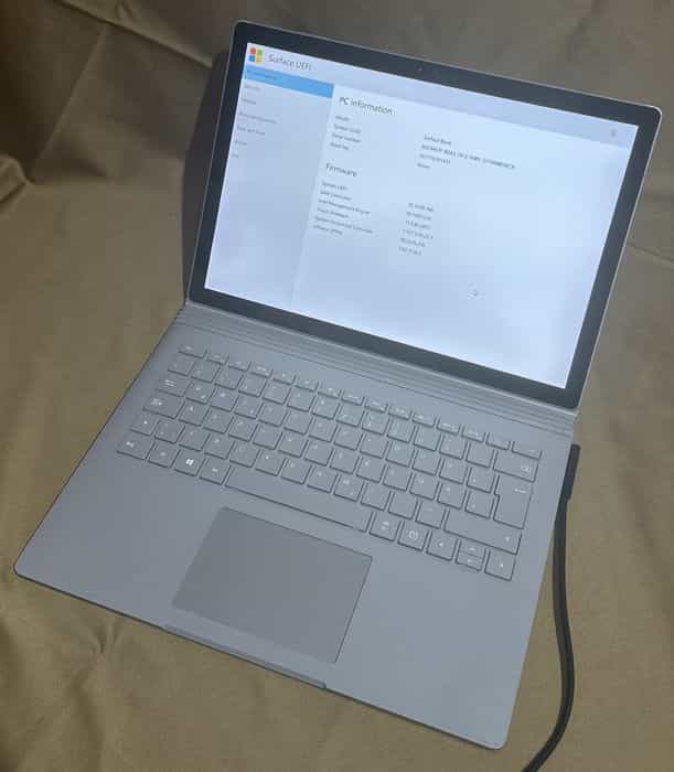 Ofertă! Microsoft Surface Book!
