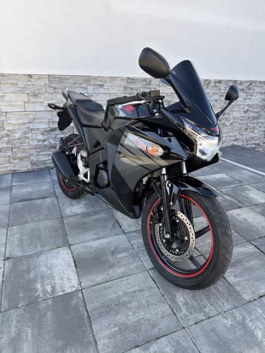 Honda Cbr 125 r/2015/A1/km 8700km/impecabila