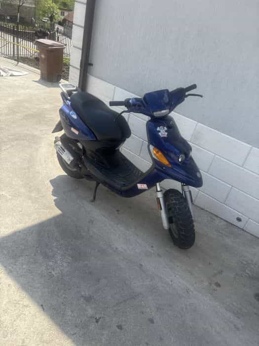 Vând scuter booster