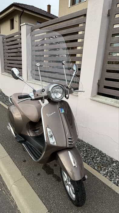 Vespa primavera piaggio scuter