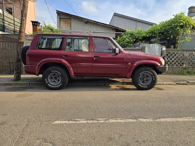 Vând Nissan Patrol y61