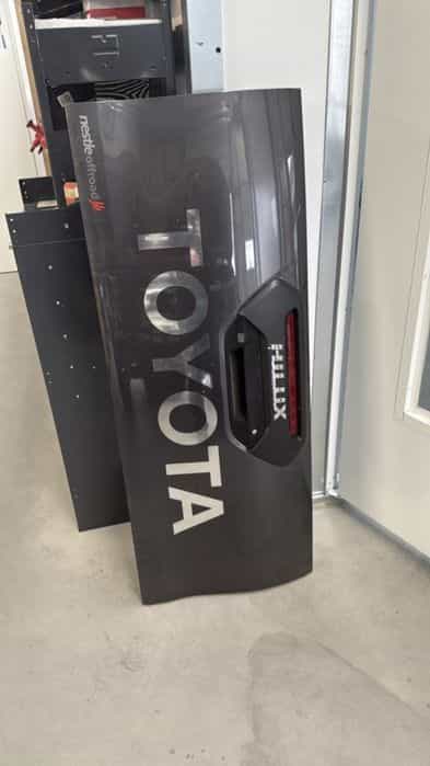 Bena Toyota Hilux Bara Fata Bara Spate