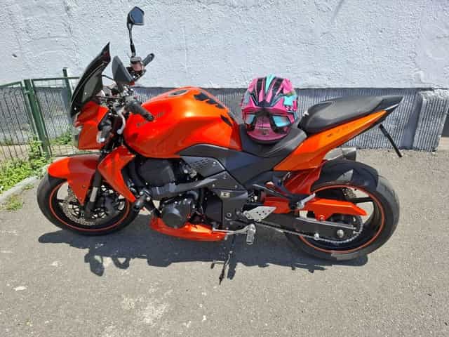 Vând  Motocicleta  Kawasaki z 750