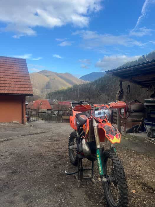 Vând KTM 250 SX.