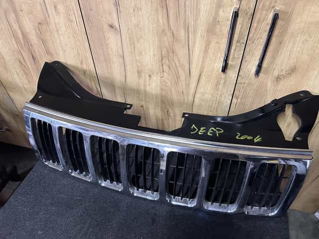 Grilă față Jeep Grand Cherokee an 2004