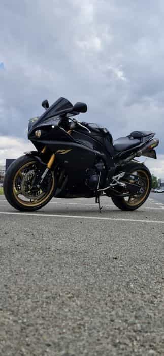 Yamaha R1 Big Bang