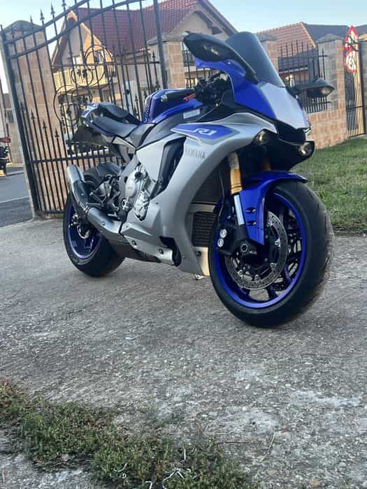 Yamaha R1 model 2015