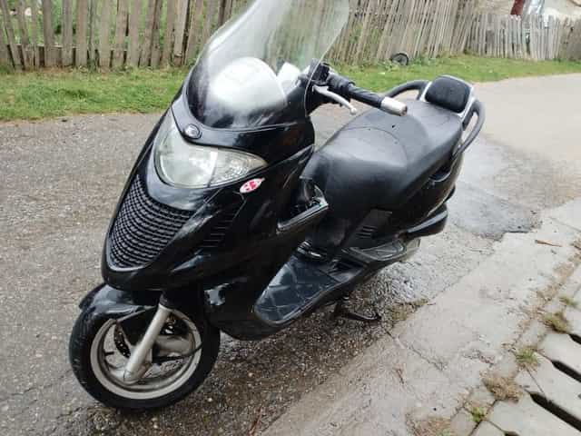 Vând KYMCO 125S porneste la sfert de cheie