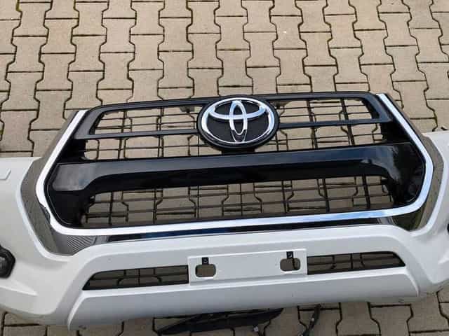 grila originala  toyota hilux 2022 -
