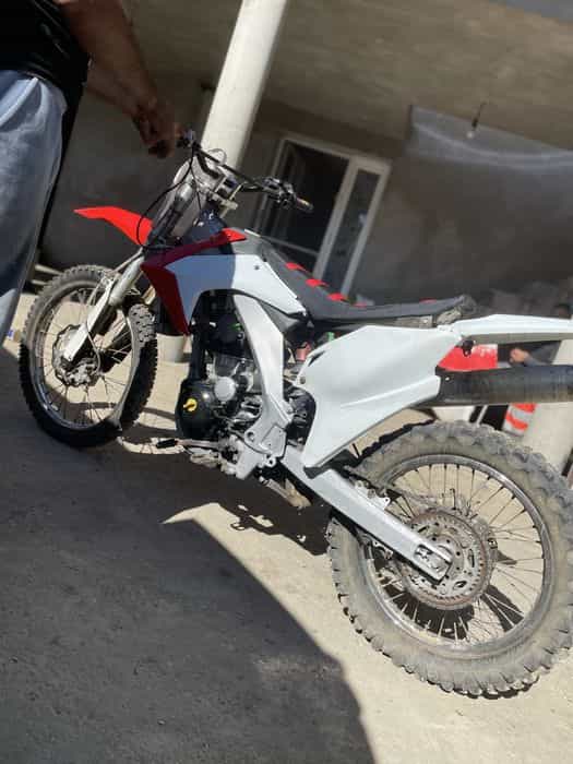 Vand sau schimb cross Honda cfr 250R 2016