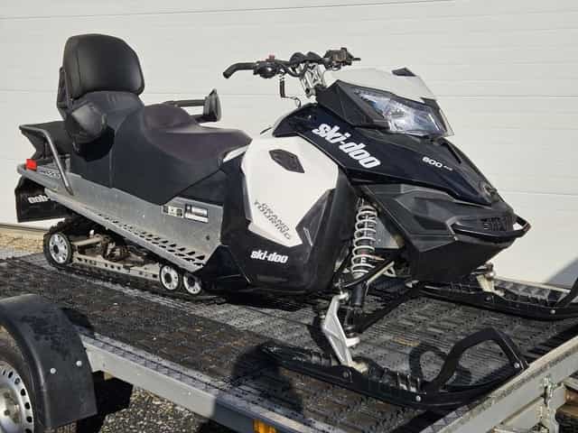 Snowmobil Ski Doo Grand Touring 600 ACE