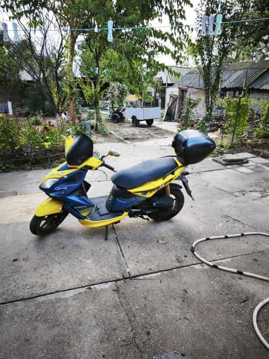 Vând scuter sau schimb cu motocultor