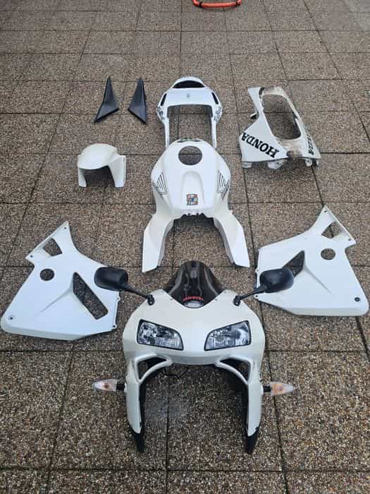 Vând carene Honda cbr600rr