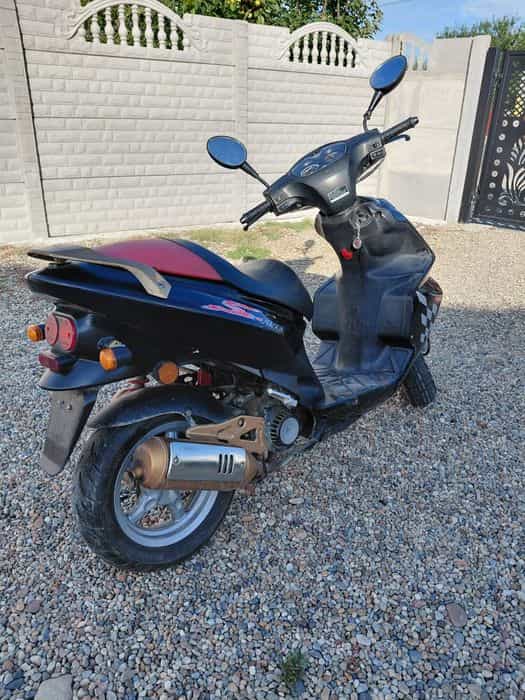 Vând scuter daelim S Five