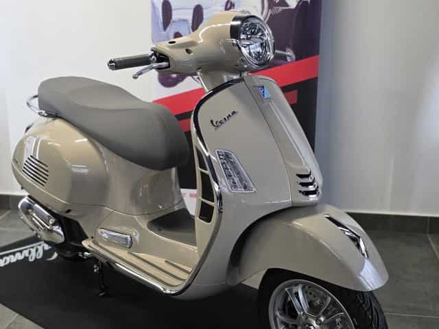 Scuter Piaggio Vespa GTS 125  Permis Categoria B RATE  Moto Bike Shop