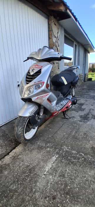 Vând Scuter Peugeot NGK