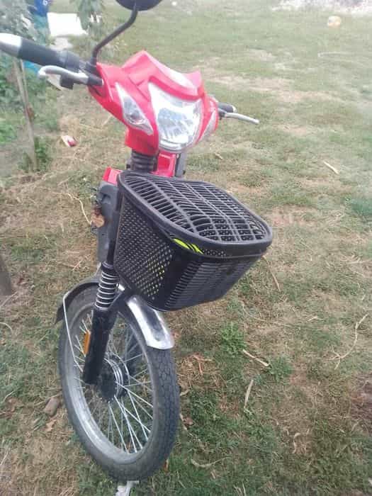 Scuter electric nou cumpărat de 4 luni garanție 2 ani