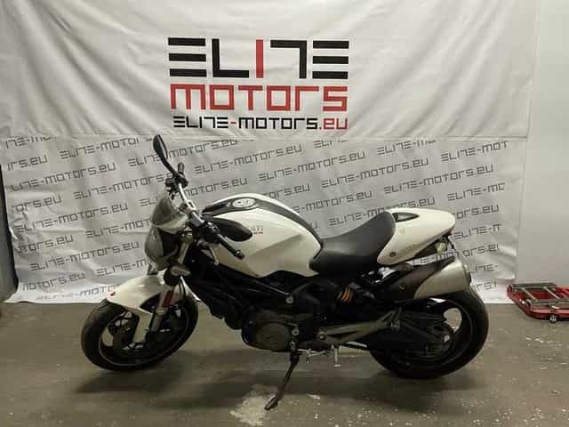 Ducati Monster 2011 - numai 9.900 km - import Canada