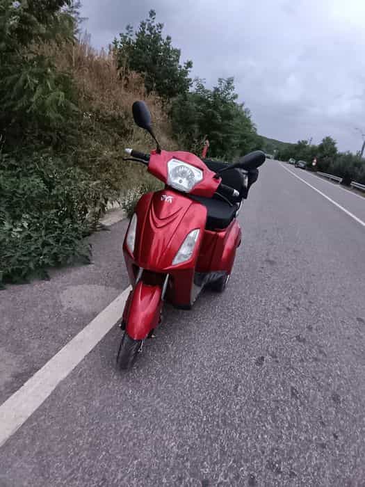 Vând triciclu cu un loc