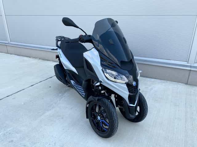 Piaggio MP3 S motor:310cmc 26cp Euro 5+ an:12.2024 Km:860 INMATRICULAT