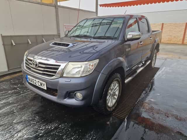 Sasiu cu cabina Toyota Hilux in stare foarte buna 2006-2015