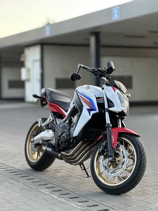 Vand Honda CB650F - pt A2 Legal - Evacuaee Shark omologata, impecabil