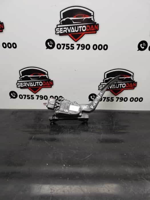 pedala acceleratie nissan navara (2004->) 2.5 motorina 2008