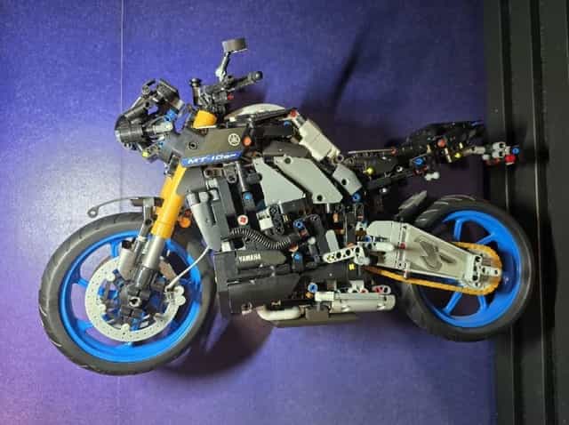 Suport montare perete LEGO Technic 42159, 42202, 42130, 42107