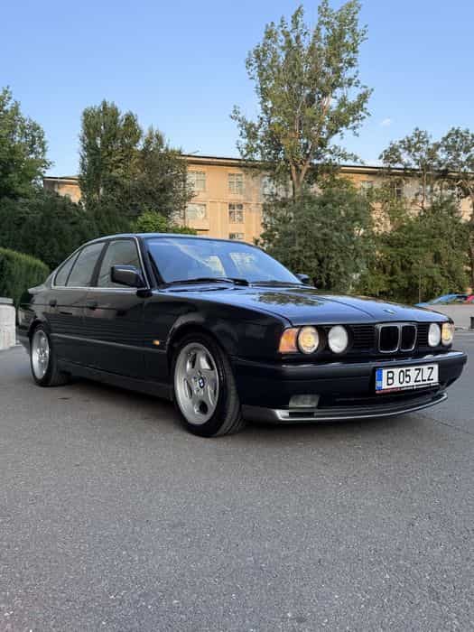 BMW M5 e34 vehicul istoric