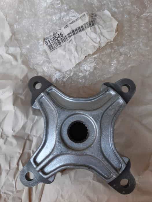 Butuc roata spate fuzeta stanga dreapta Polaris Sportsman 400 Hawkeye