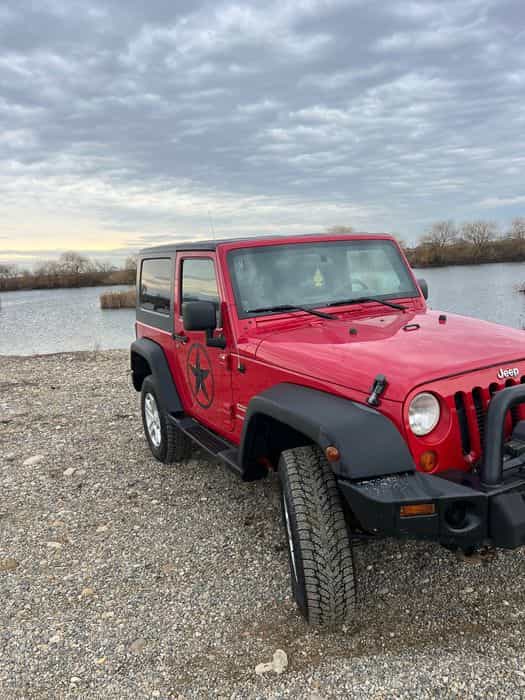 Vând Jeep Wrangler sport .