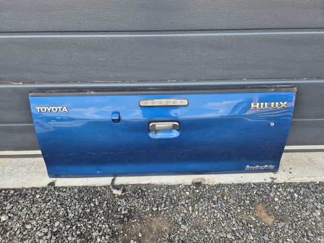 Oblon Toyota Hilux cu camera de mansalier 2006-2016