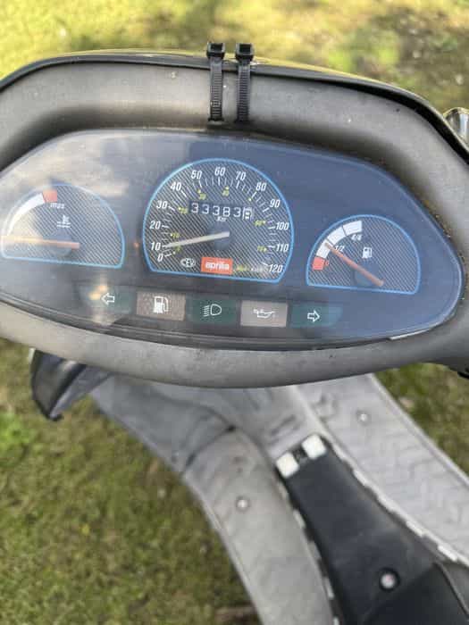 Vand sau schimb scuter aprilia